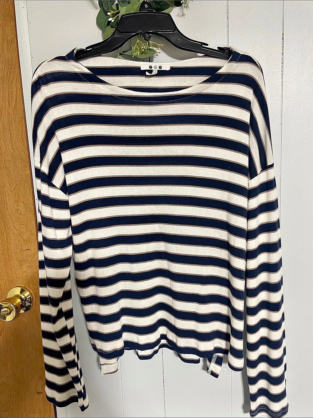 three dots Striped Long Sleeve Top in Blue & White Size Medium NWT